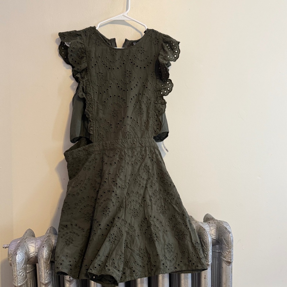 NWT NY&C Women's Small Olive Green Eyelet Ruffle Sleeve Romper Boho Indie XL